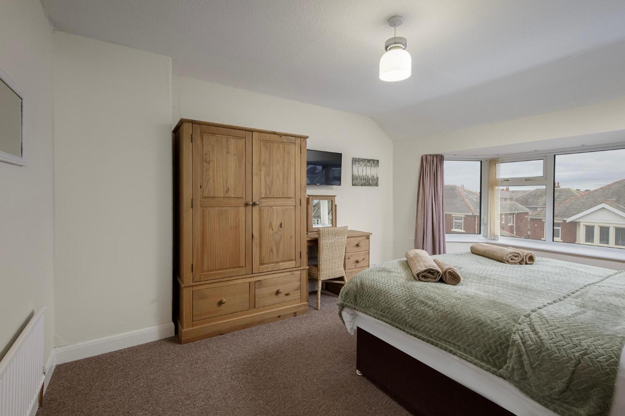 Arnside - Spacious 10-Bedroom Seaside Cottage Blackpool Exterior foto