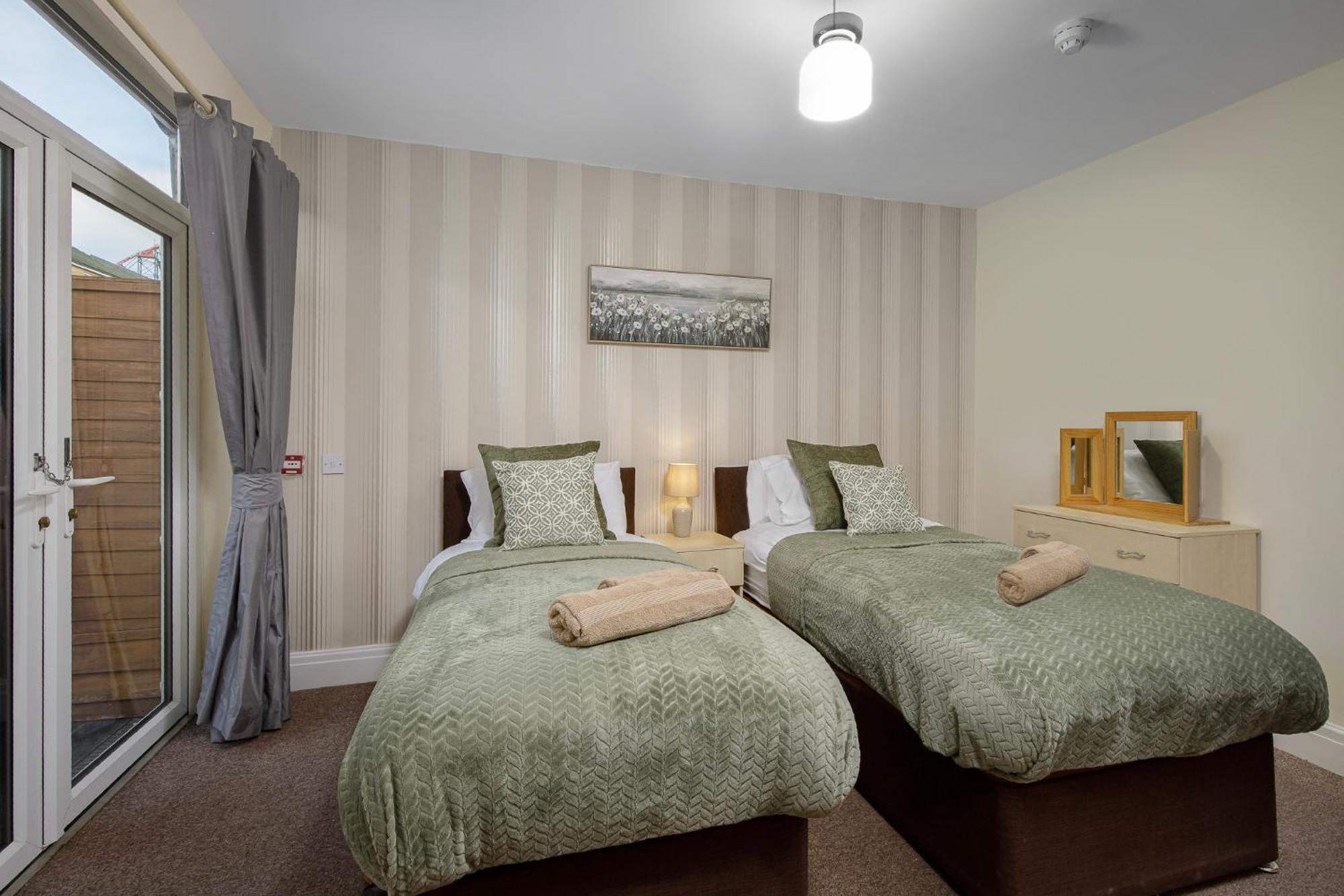 Arnside - Spacious 10-Bedroom Seaside Cottage Blackpool Exterior foto