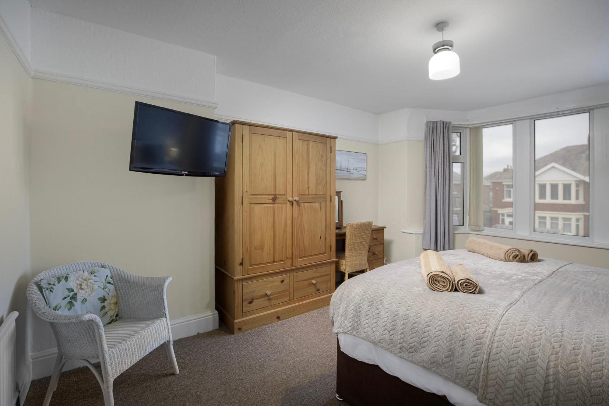 Arnside - Spacious 10-Bedroom Seaside Cottage Blackpool Exterior foto
