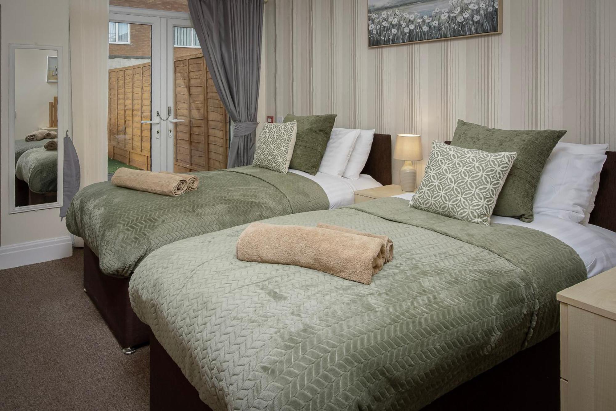 Arnside - Spacious 10-Bedroom Seaside Cottage Blackpool Exterior foto