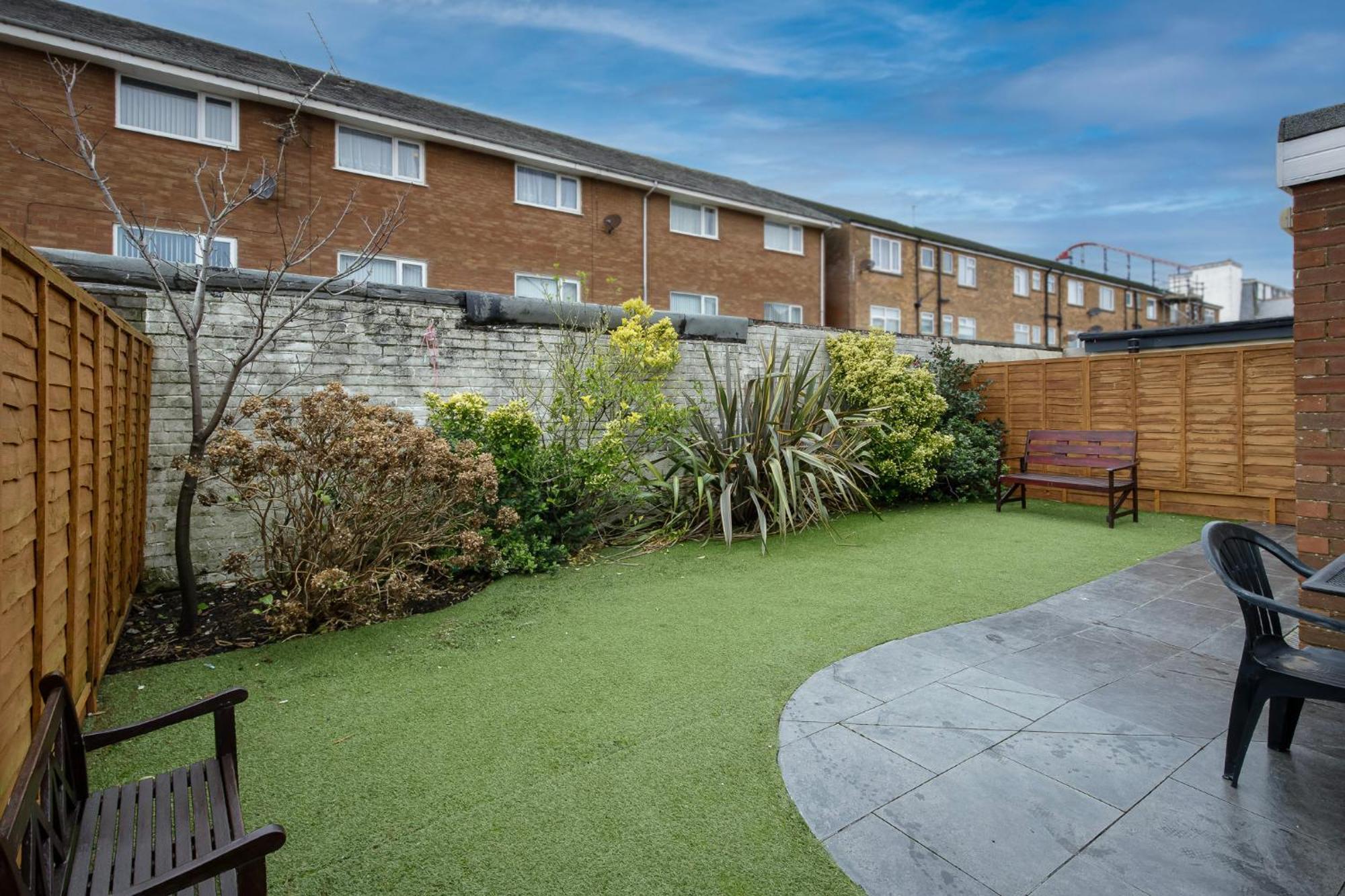 Arnside - Spacious 10-Bedroom Seaside Cottage Blackpool Exterior foto